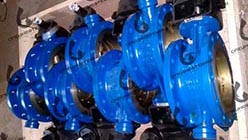 Затвор фланцевый с тройным эксцентриситетом стальной с редуктором Ду200 Ру16